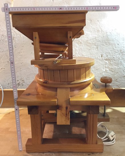 Osttiroler Getreidemühle Modell A200, gebraucht Bild zum Schließen anclicken