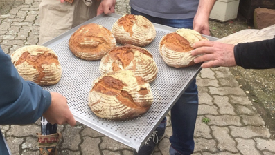 K2 Kurs: Brotbacken im Holzbackofen 4 Stunden - zum Schließen ins Bild klicken
